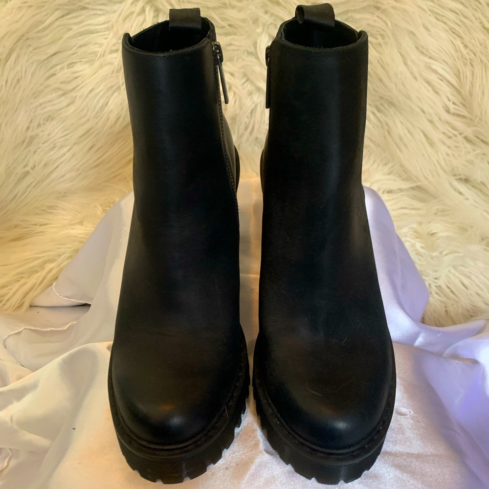 Dr. Martens Magdalena Ankle Heeled Chelsea Boot In Black Size 8